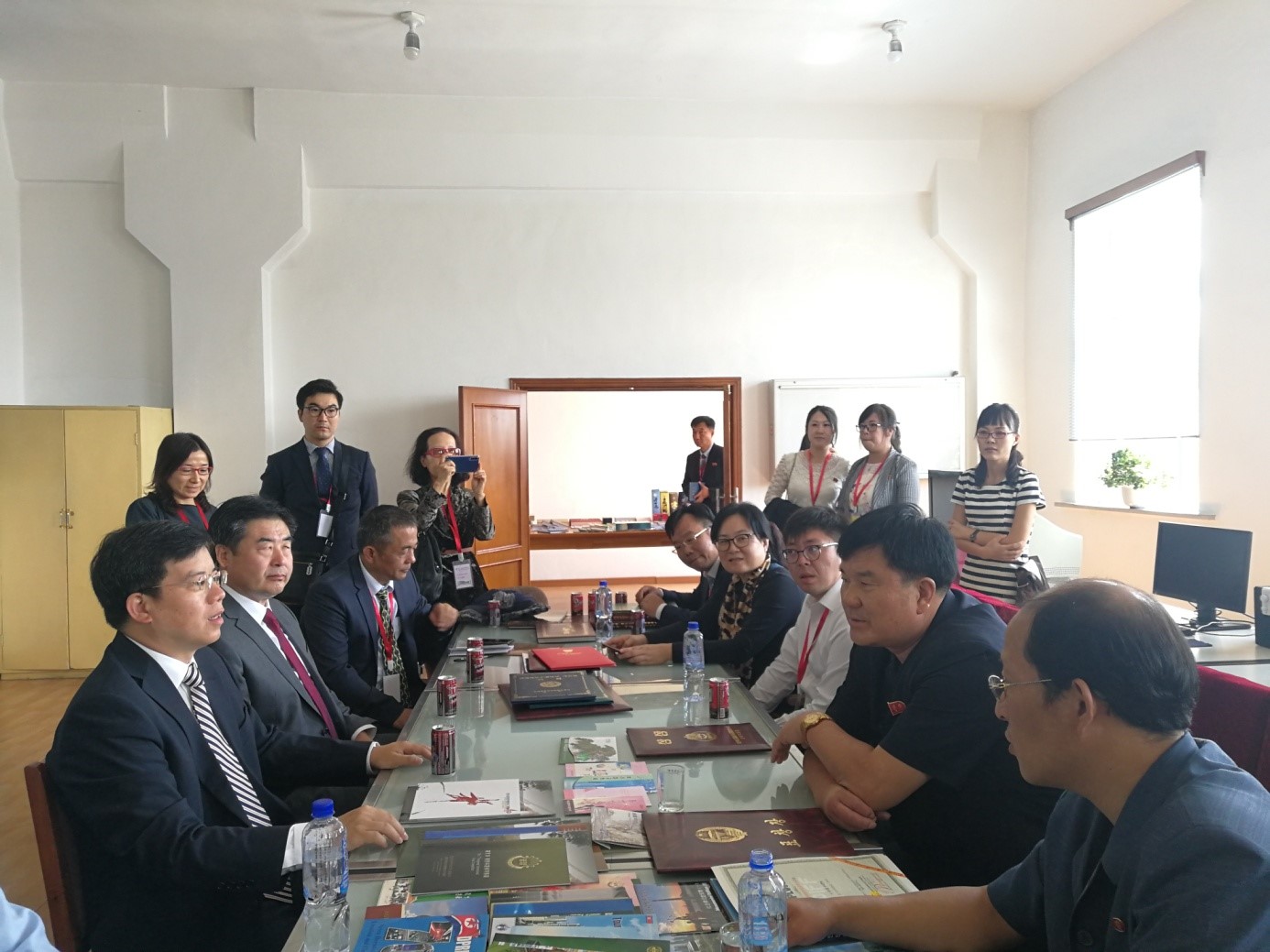 中国代表团与朝鲜外国文图书出书社谈判.jpg